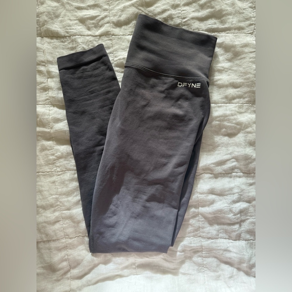 DFYNE Women's Gray Leggings